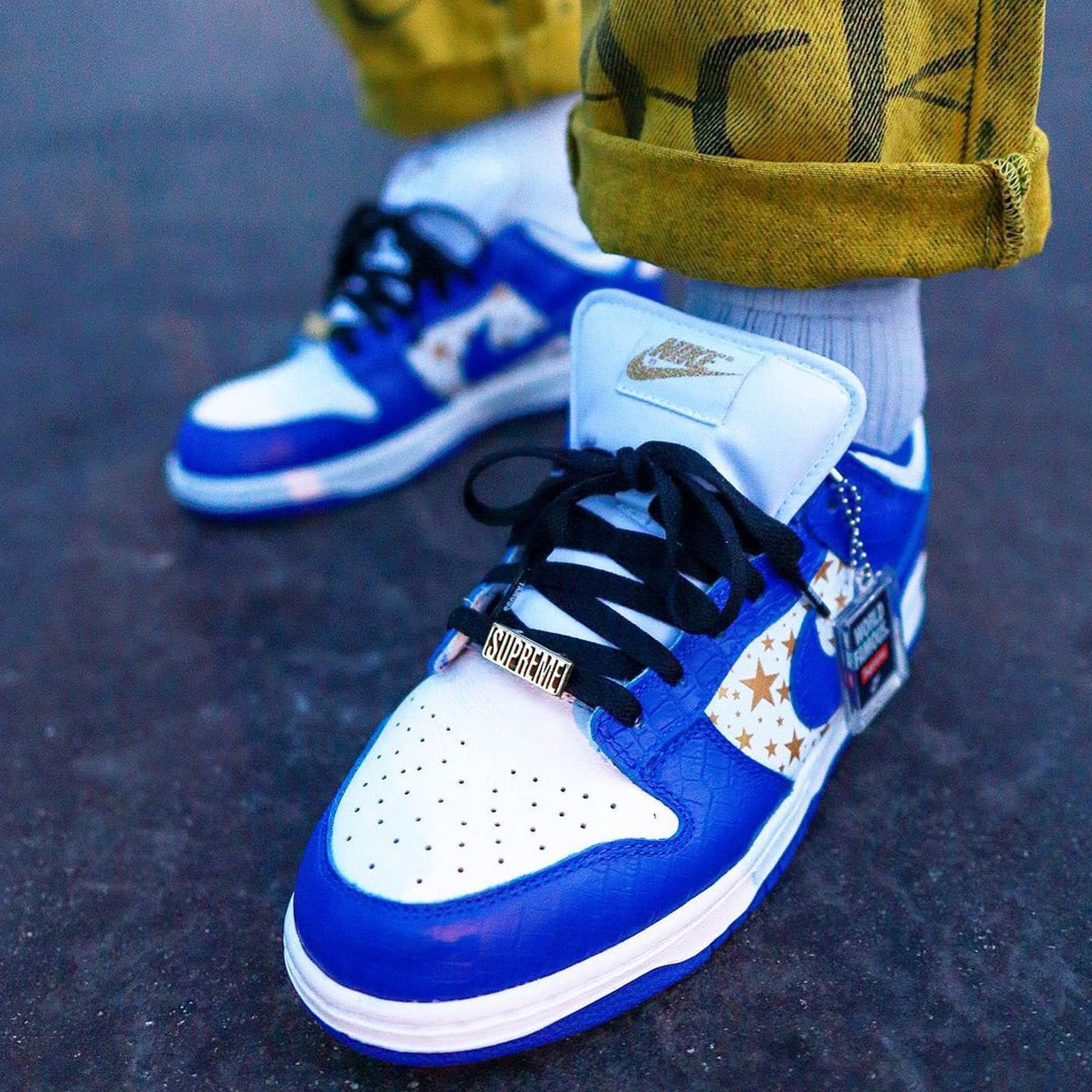 Nike SB x Supreme Dunk Low 'Stars Hyper Royal'